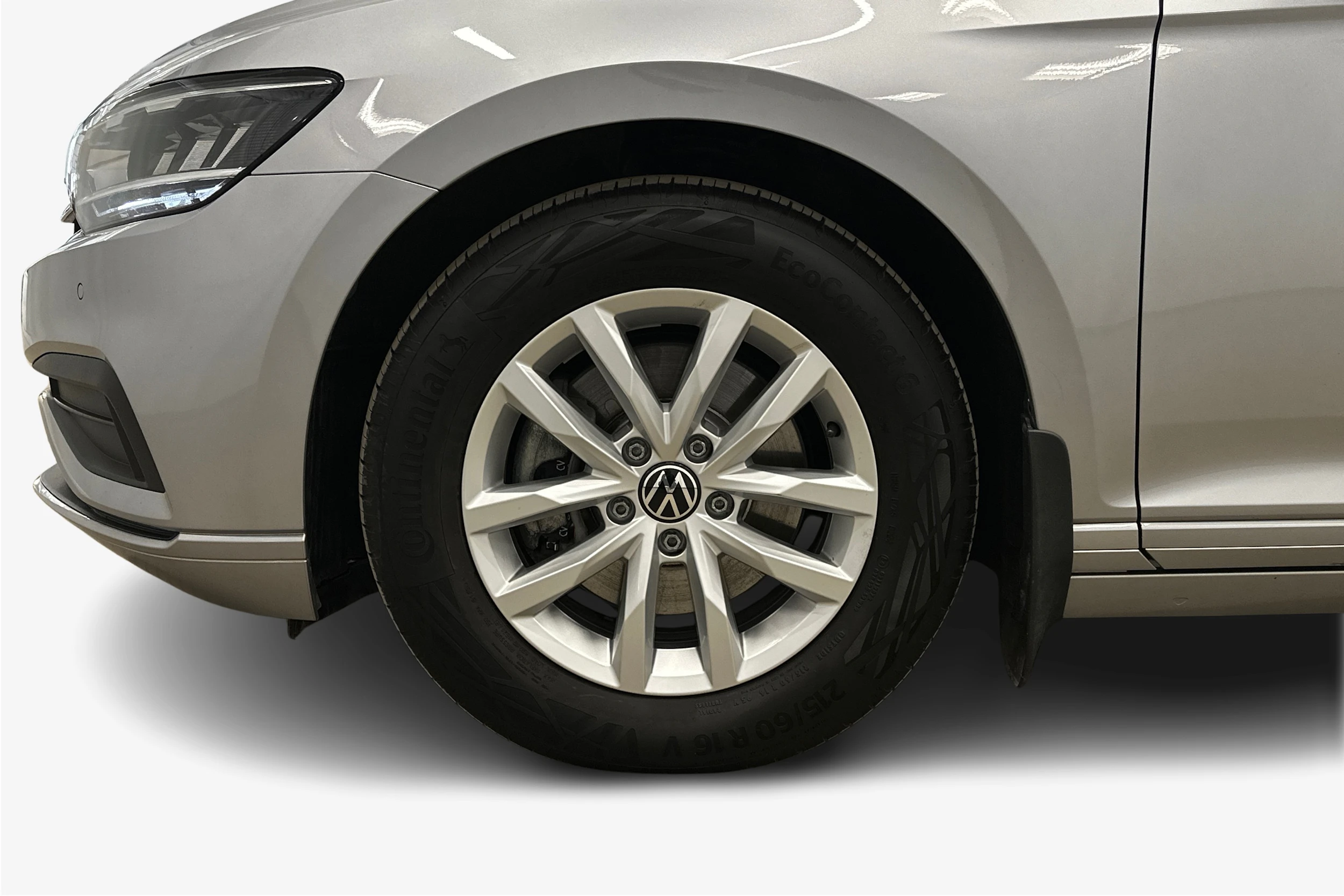 harmaa Volkswagen Passat 2024 kuva 12.