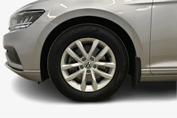 harmaa Volkswagen Passat 2024 kuva 12.