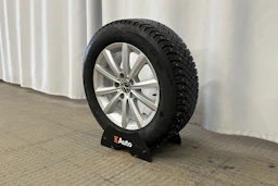 harmaa Volkswagen Passat 2024 kuva 13.