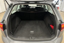 harmaa Volkswagen Passat 2024 kuva 15.