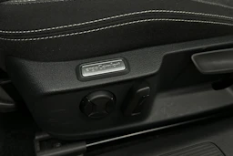 harmaa Volkswagen Passat 2024 kuva 17.