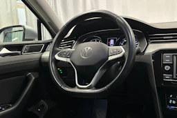 harmaa Volkswagen Passat 2024 kuva 18.