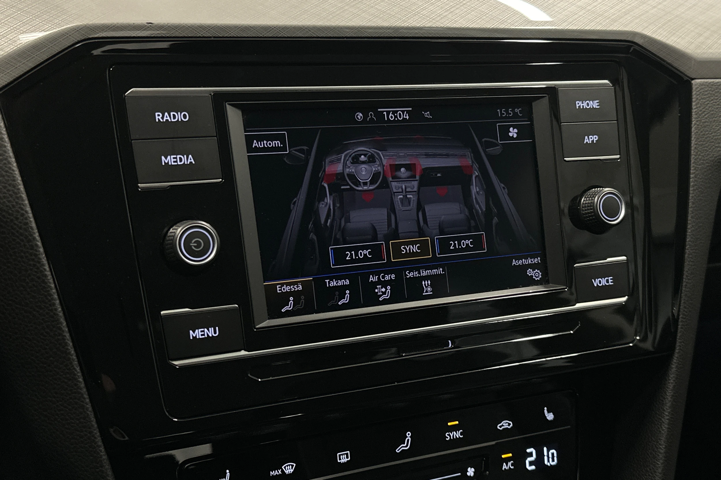 harmaa Volkswagen Passat 2024 kuva 27.