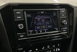 harmaa Volkswagen Passat 2024 kuva 27.