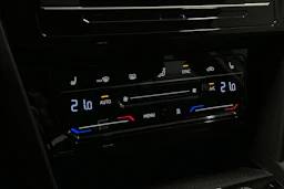 harmaa Volkswagen Passat 2024 kuva 29.