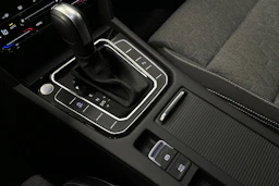 harmaa Volkswagen Passat 2024 kuva 31.