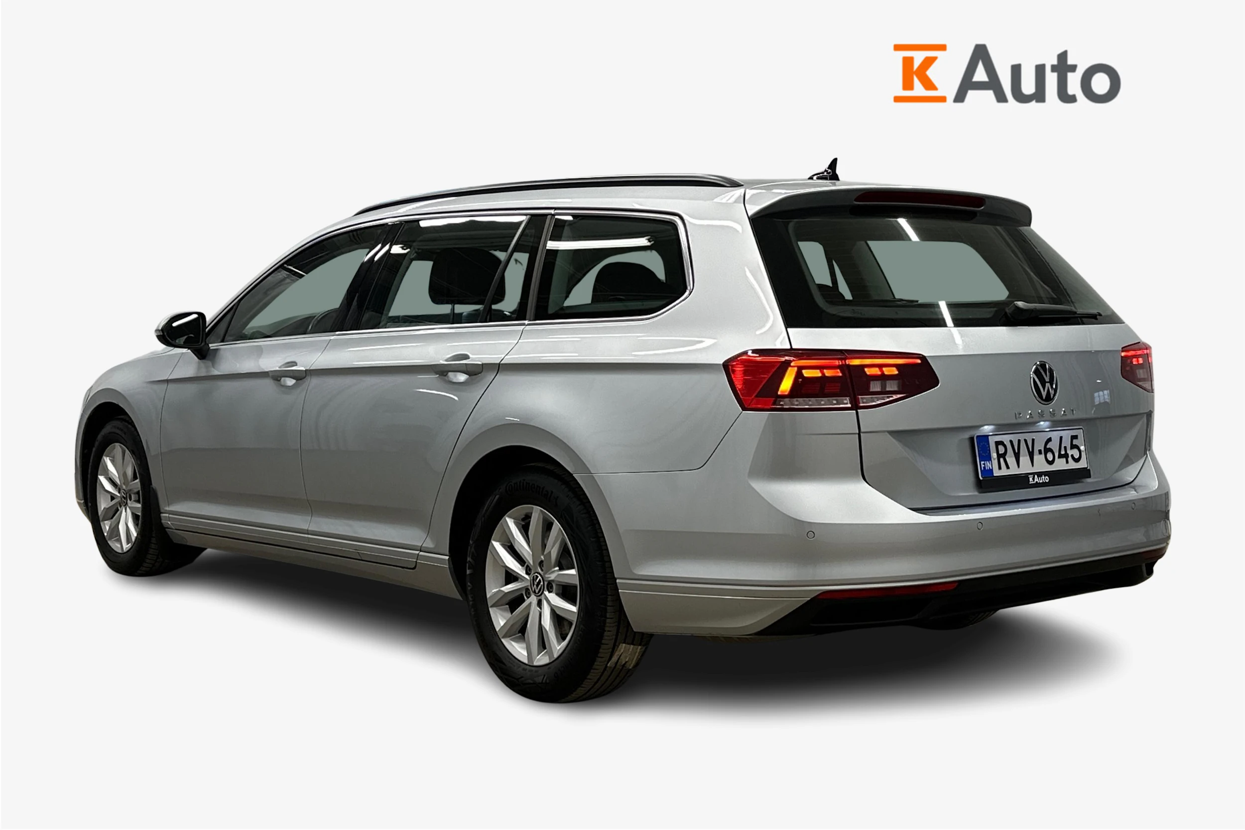 harmaa Volkswagen Passat 2024 kuva 2.