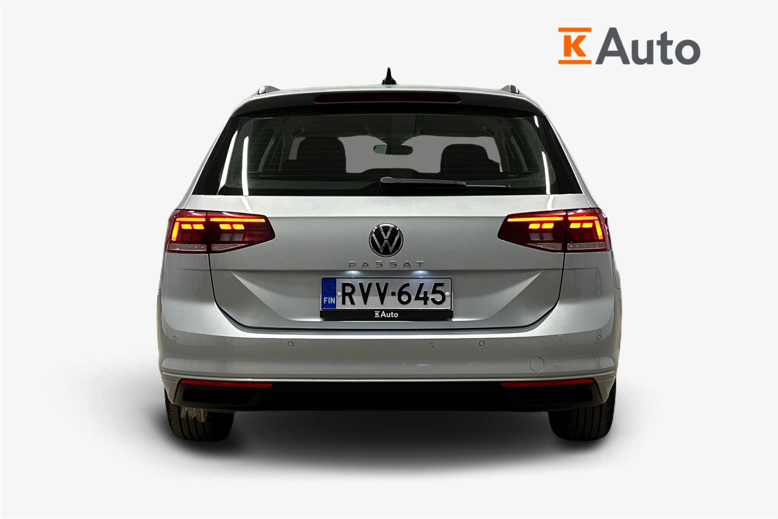 harmaa Volkswagen Passat 2024 kuva 3.