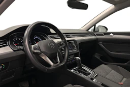 harmaa Volkswagen Passat 2024 kuva 6.