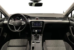 harmaa Volkswagen Passat 2024 kuva 7.