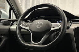 harmaa Volkswagen Passat 2024 kuva 14.