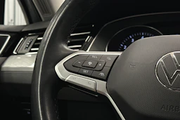 harmaa Volkswagen Passat 2024 kuva 15.