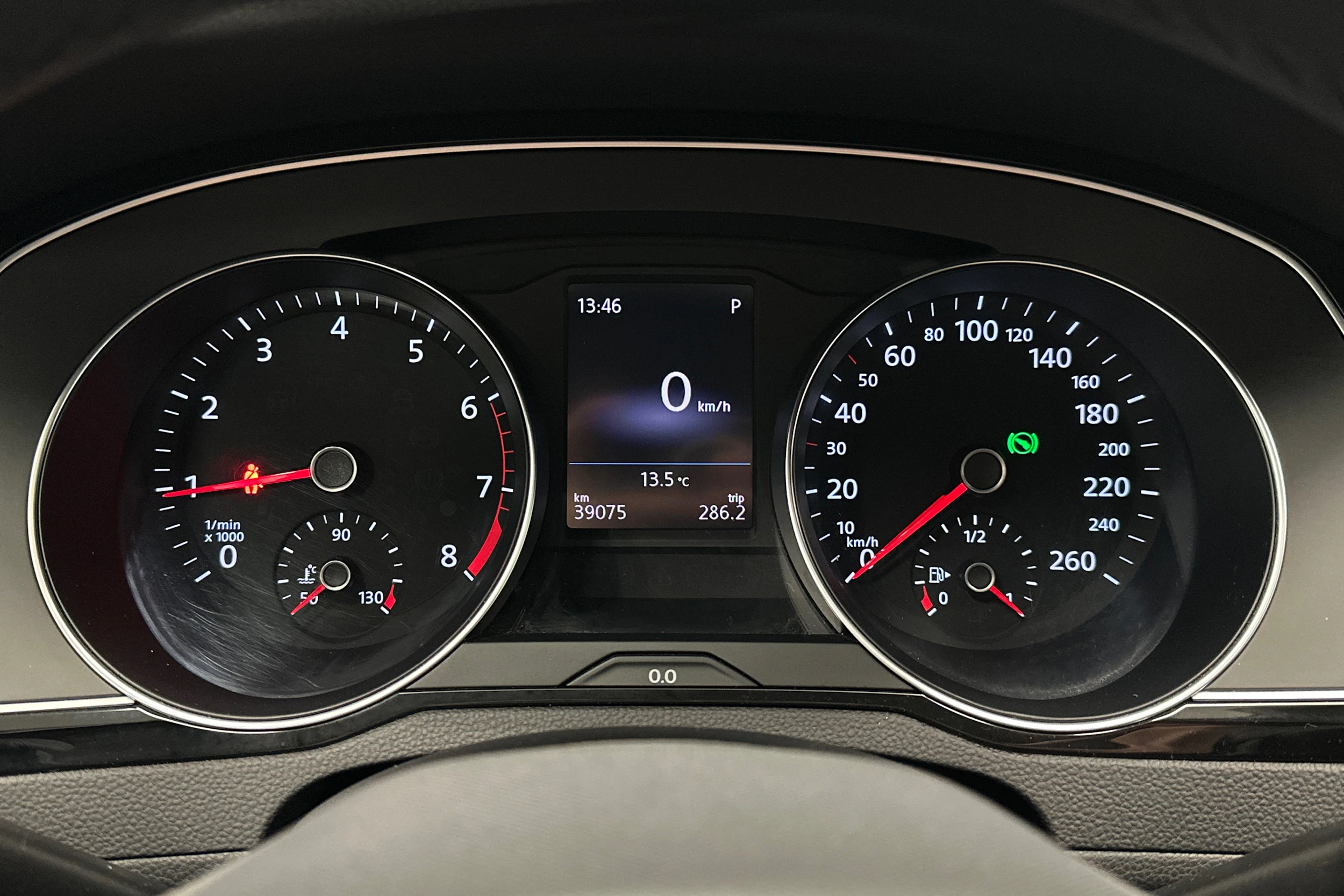 harmaa Volkswagen Passat 2024 kuva 17.