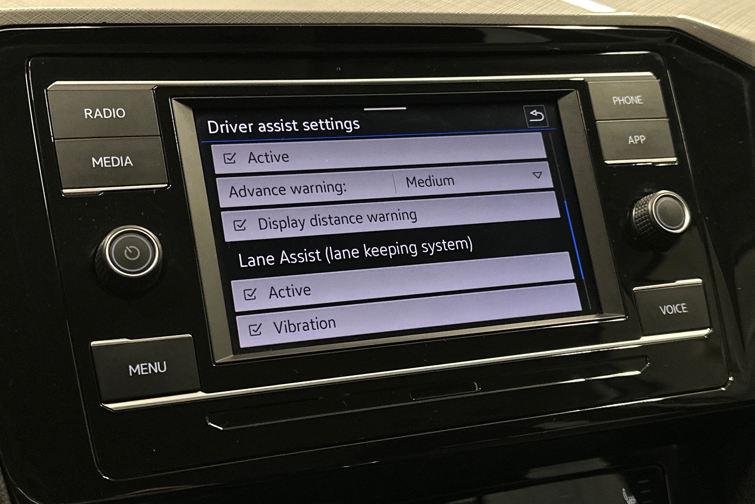 harmaa Volkswagen Passat 2024 kuva 19.