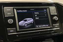 harmaa Volkswagen Passat 2024 kuva 21.