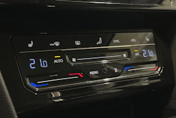harmaa Volkswagen Passat 2024 kuva 23.