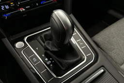harmaa Volkswagen Passat 2024 kuva 24.