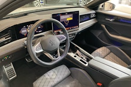 valkoinen Volkswagen Passat 2024 kuva 6.