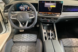 valkoinen Volkswagen Passat 2024 kuva 7.