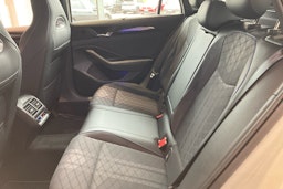 valkoinen Volkswagen Passat 2024 kuva 8.