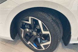 valkoinen Volkswagen Passat 2024 kuva 10.