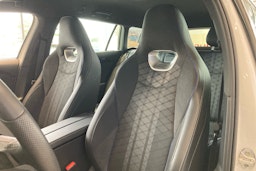 valkoinen Volkswagen Passat 2024 kuva 11.