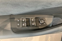valkoinen Volkswagen Passat 2024 kuva 13.