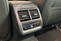 valkoinen Volkswagen Passat 2024 kuva 14.