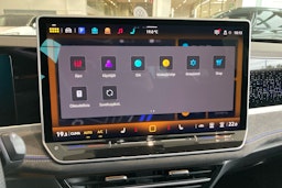 valkoinen Volkswagen Passat 2024 kuva 18.