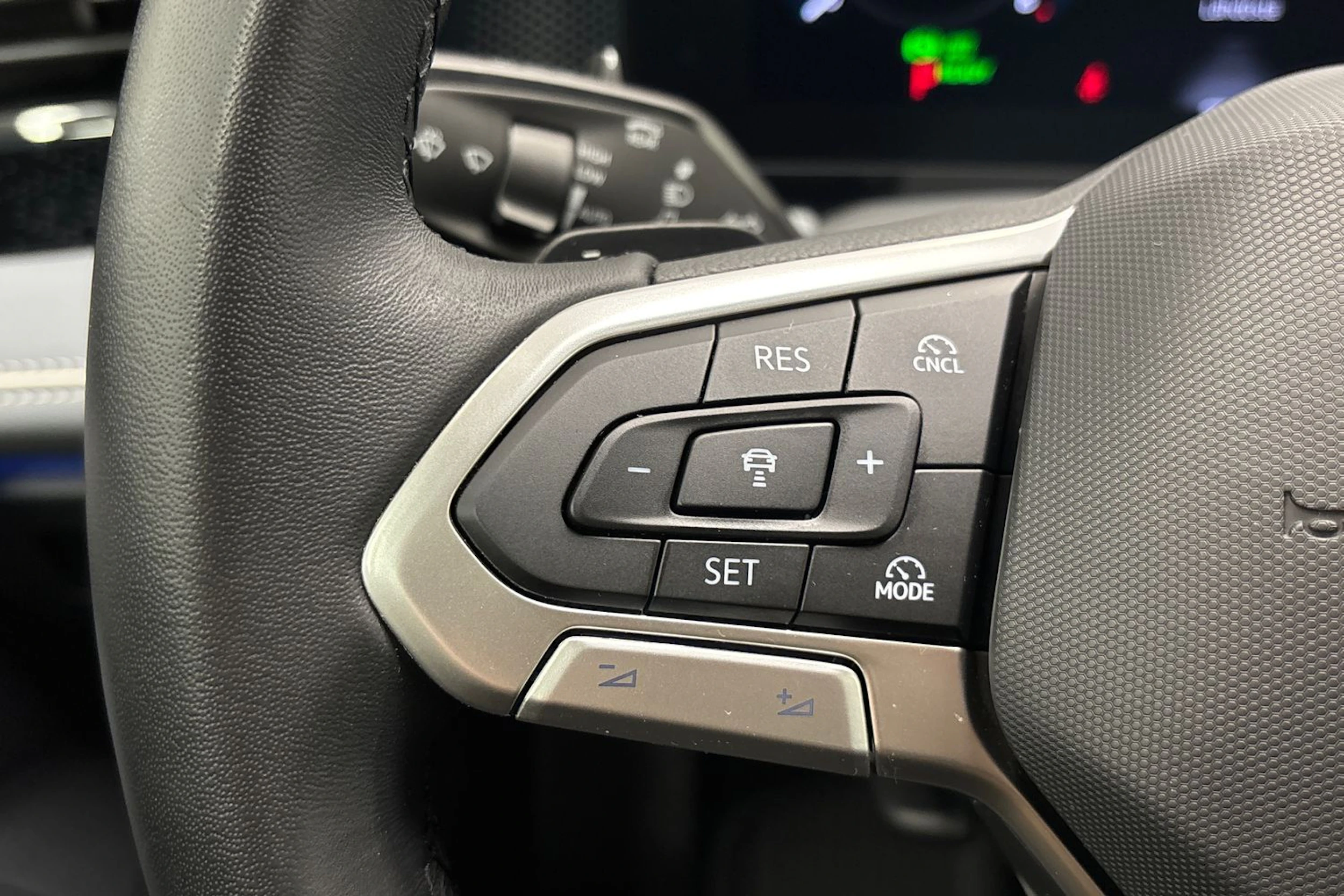 musta Volkswagen Passat 2024 kuva 14.