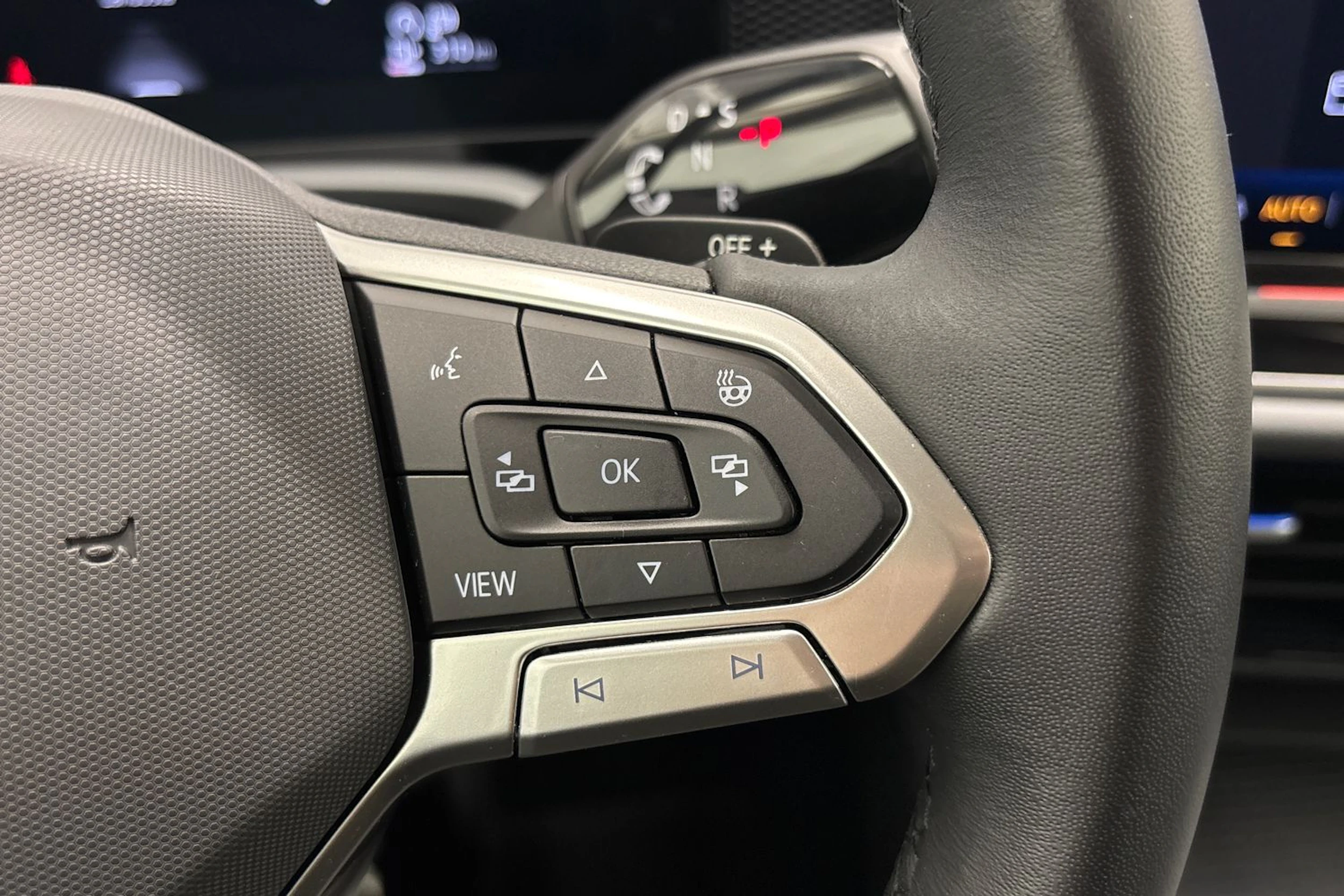 musta Volkswagen Passat 2024 kuva 15.