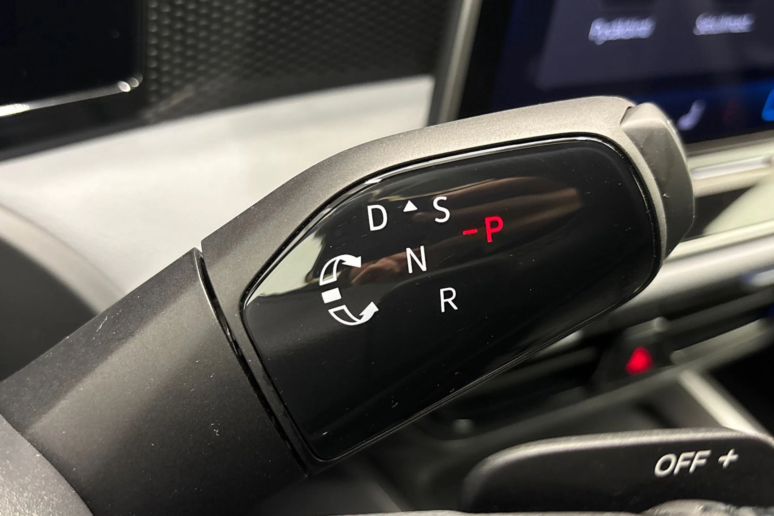 musta Volkswagen Passat 2024 kuva 24.