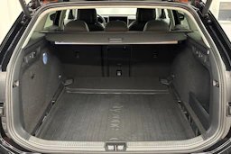 musta Volkswagen Passat 2024 kuva 25.