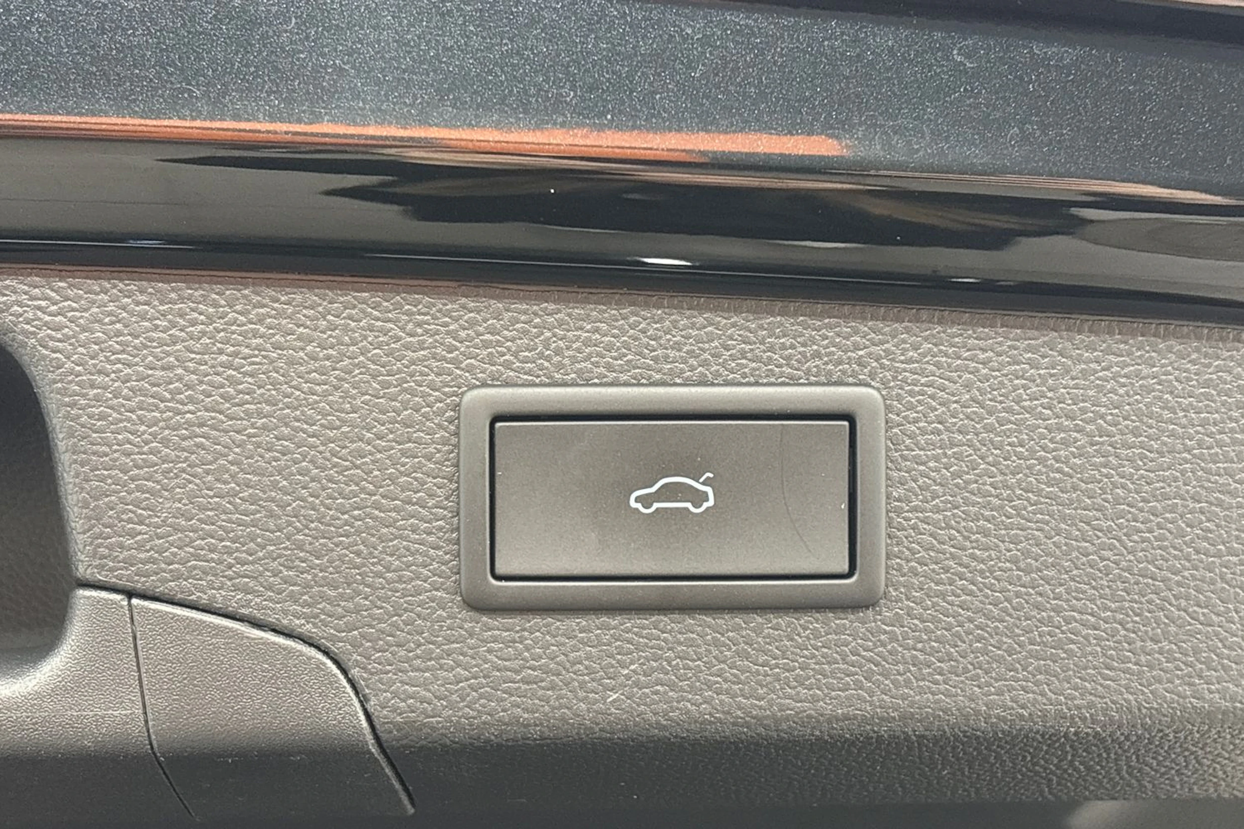 musta Volkswagen Passat 2024 kuva 26.