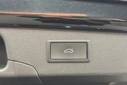 musta Volkswagen Passat 2024 kuva 26.