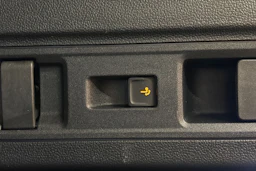 musta Volkswagen Passat 2024 kuva 27.
