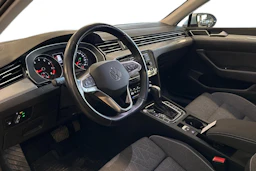 harmaa Volkswagen Passat 2024 kuva 3.