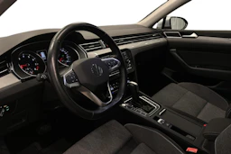 harmaa Volkswagen Passat 2024 kuva 6.