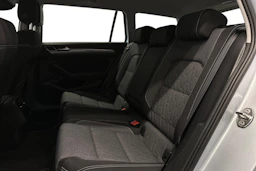 harmaa Volkswagen Passat 2024 kuva 8.