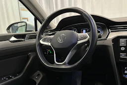 harmaa Volkswagen Passat 2024 kuva 14.
