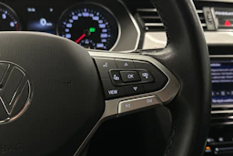 harmaa Volkswagen Passat 2024 kuva 16.