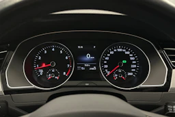 harmaa Volkswagen Passat 2024 kuva 18.