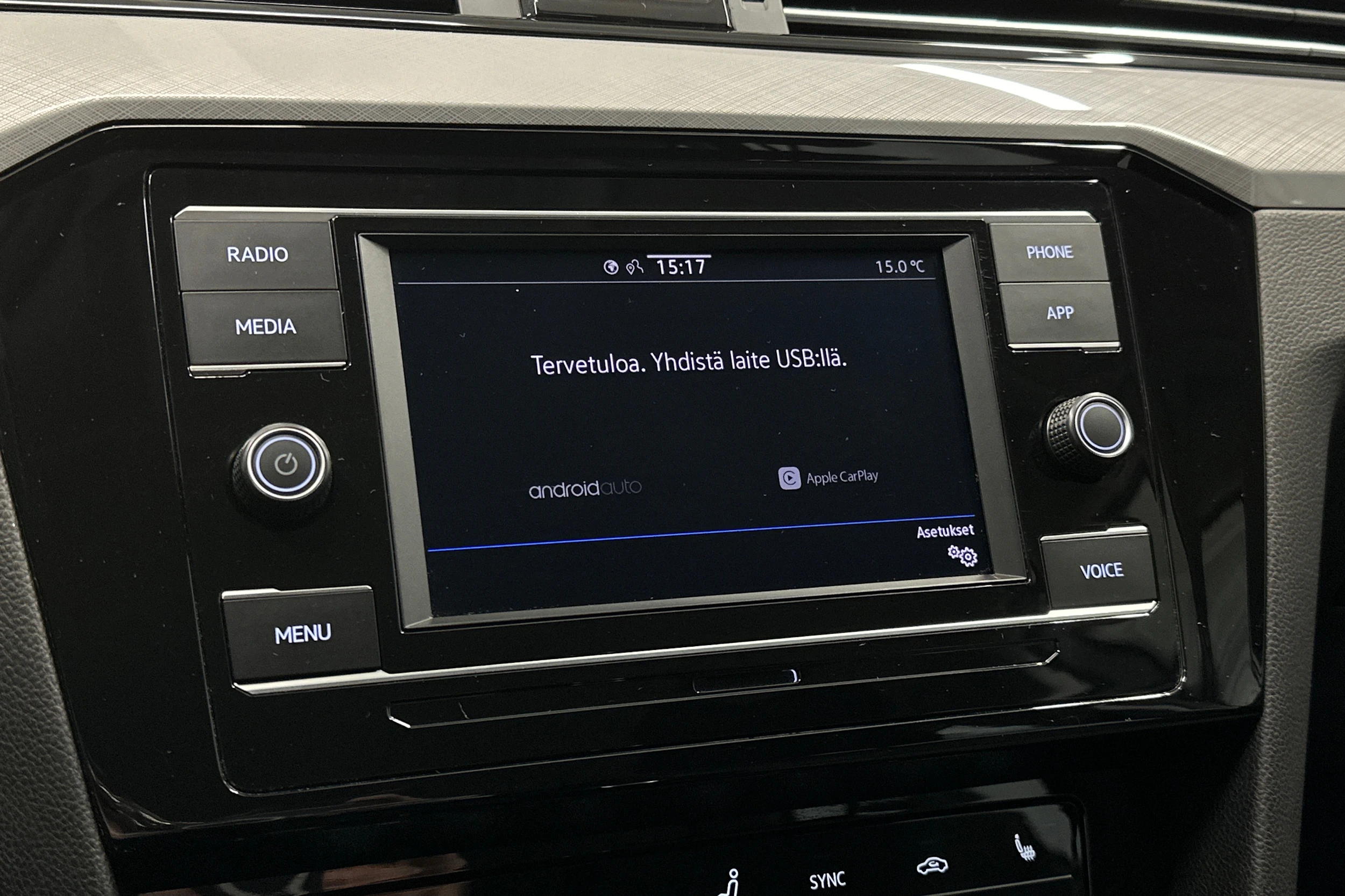 harmaa Volkswagen Passat 2024 kuva 19.