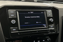 harmaa Volkswagen Passat 2024 kuva 19.