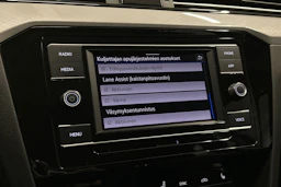 harmaa Volkswagen Passat 2024 kuva 21.