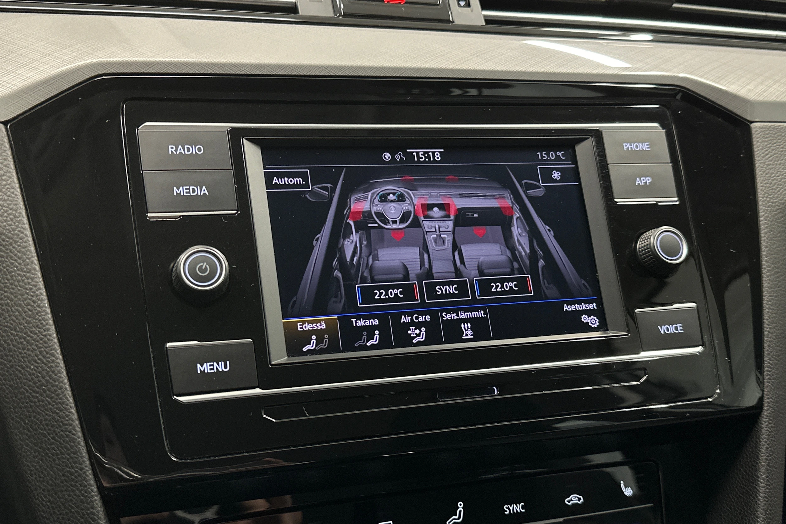 harmaa Volkswagen Passat 2024 kuva 23.