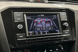 harmaa Volkswagen Passat 2024 kuva 23.