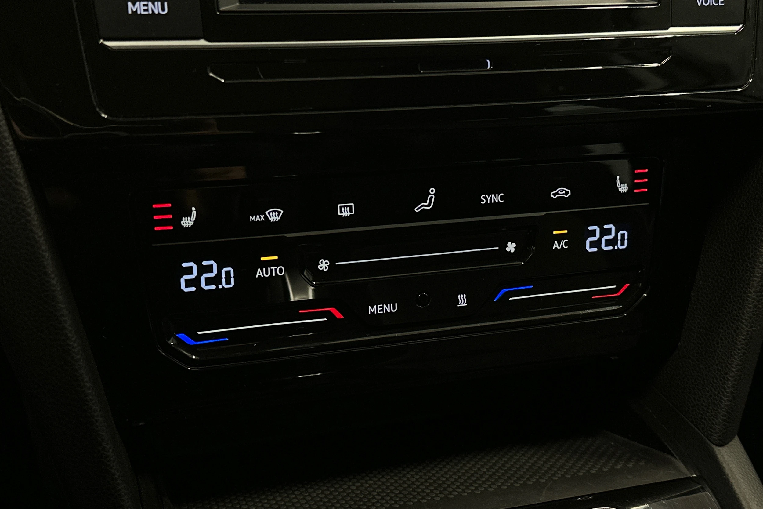 harmaa Volkswagen Passat 2024 kuva 25.