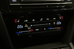 harmaa Volkswagen Passat 2024 kuva 25.