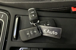 harmaa Volkswagen Passat 2024 kuva 28.